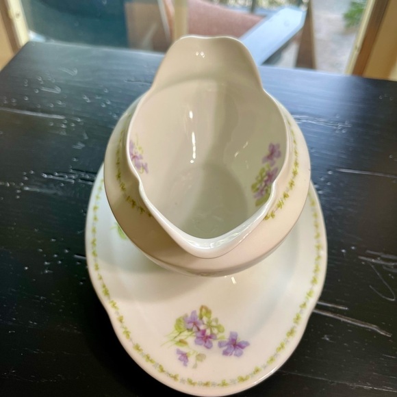 LIMOGES FRANCE, GRAVY BOWL WITH ATTACHED UNDERPLATE. - Picture 4 of 9